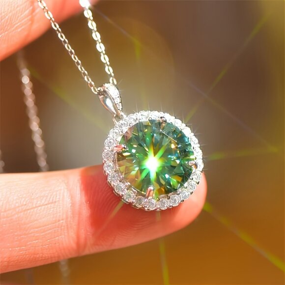 S925 Silver 5 Carat Moissanite Pendant - Picture 3 of 6